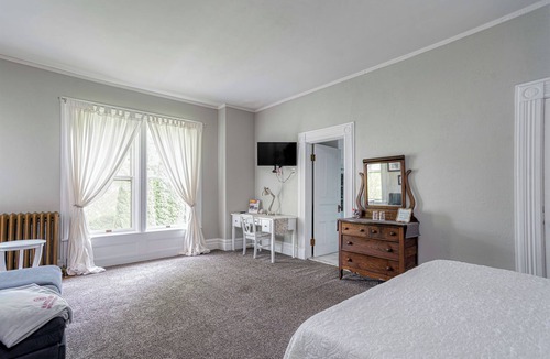Towanda Bed & Breakfast | Tracy Room with EnSuite Bath