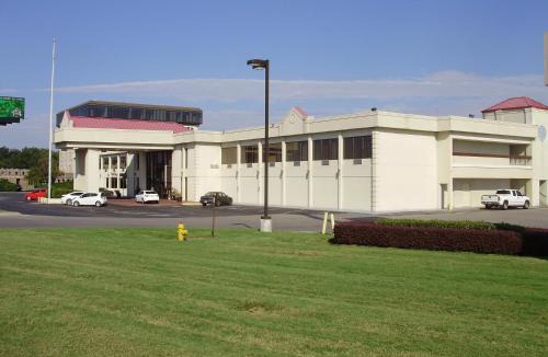 Tulsa Hotel | Trade Winds Central Inn