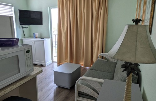 Ormond-by-the-Sea Apartment | Traders Inn Beach Club