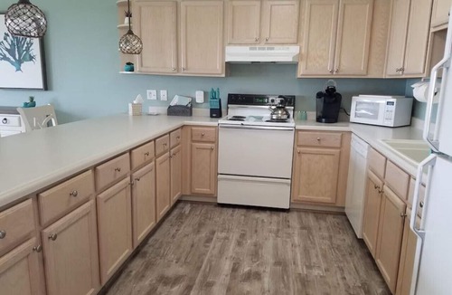 Long Beach Condo | Tradewinds - 4th floor stunner inside and out