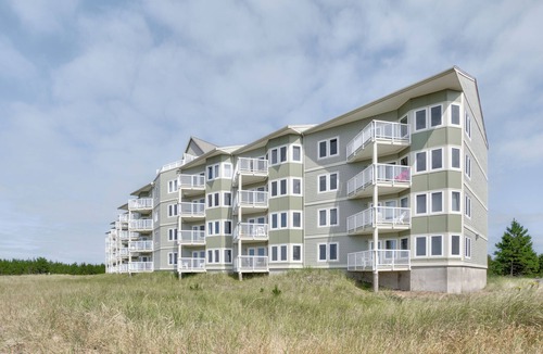 Long Beach Condo | Tradewinds - 4th floor stunner inside and out