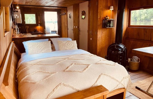 Saint-Jean-de-la-Croix House | Traditional Loire boat, near Angers