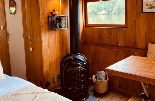 Saint-Jean-de-la-Croix House | Traditional Loire boat, near Angers