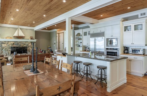 Muskoka Lakes Cottage | Traditional 6 bed 5 bath cottage on Lake Joseph with matching Boathouse