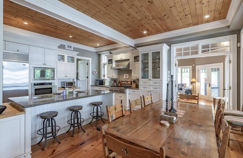 Muskoka Lakes Cottage | Traditional 6 bed 5 bath cottage on Lake Joseph with matching Boathouse