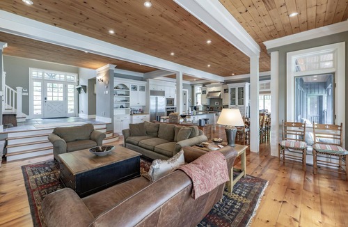 Muskoka Lakes Cottage | Traditional 6 bed 5 bath cottage on Lake Joseph with matching Boathouse