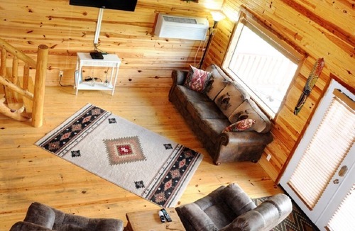 Glenwood Cabin | Traditional Cabin - Perfect for a Couples Getaway