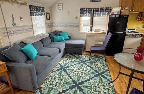 York Beach Cottage | Traditional Centrally Located Cottage.walk to downtown and beaches