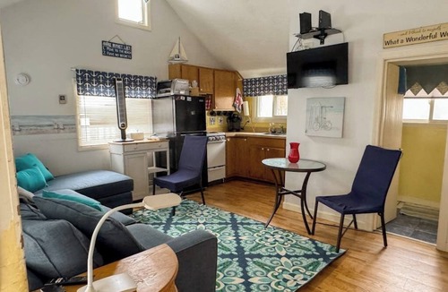 York Beach Cottage | Traditional Centrally Located Cottage.walk to downtown and beaches