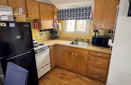 York Beach Cottage | Traditional Centrally Located Cottage.walk to downtown and beaches