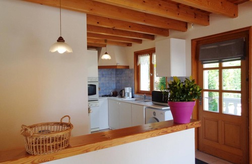 La Tuiliere Cottage | Traditional cottage with terrace, pets allowed
