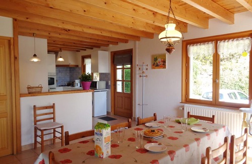 La Tuiliere Cottage | Traditional cottage with terrace, pets allowed