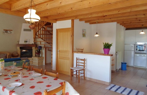 La Tuiliere Cottage | Traditional cottage with terrace, pets allowed