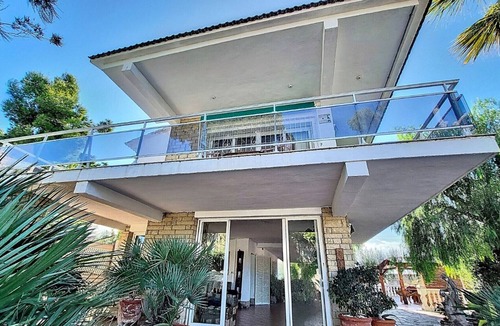 Cunit Villa | Traditional Elegance 1km to beach