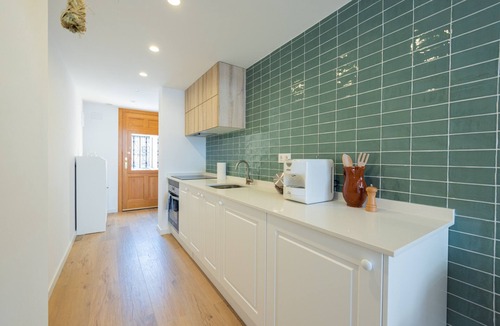 En Corts Apartment | Traditional Valencian House with Shared Terrace I by Florit Flats