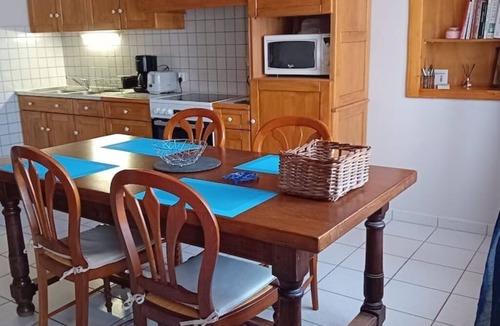 Henvic House | Traditional house in Henvic, green garden, close to the sea.