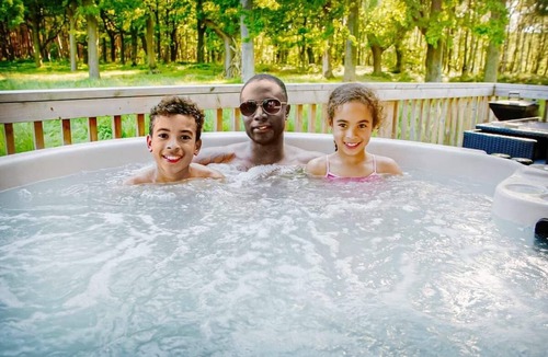 Dukeries Mill Ski Chalet | Traditional Pet Friendly 3 Bed