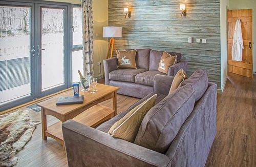 Dukeries Mill Ski Chalet | Traditional Pet Friendly 3 Bed