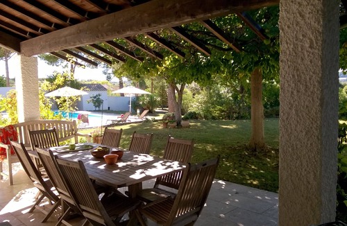 Campagnan Villa | Traditional southern style villa with private large garden and swimming pool