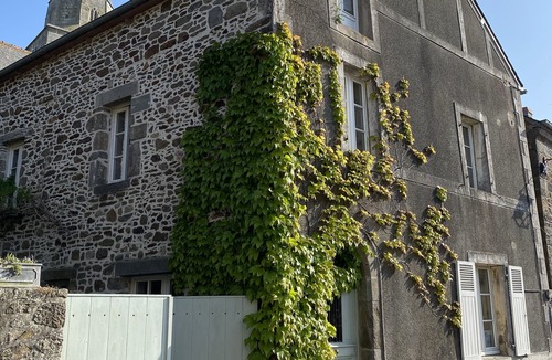Saint-Suliac House | Traditional Stone House for 6 Guests