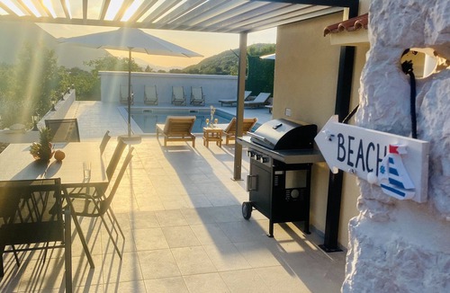 Rastovac House | Traditional stone house - 10 mins from the beach with private pool