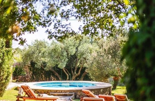 Cilipi House | Traditionelles Steinhaus mit privatem beheiztem Pool by Interhome