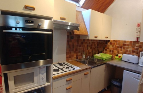 Esquieze-Sere House | Traditionnal house, montain view, garden, calm, close to all amenities.