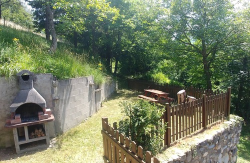 Esquieze-Sere House | Traditionnal house, montain view, garden, calm, close to all amenities.