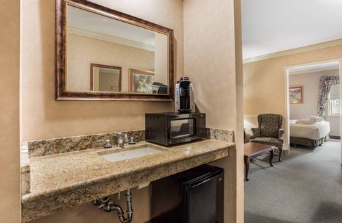 Town of Union Hotel | Traditions Hotel & Spa Johnson City - Binghamton, an Ascend Collection Hotel