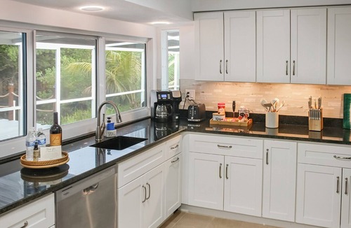 Fort Myers House | Trae snacks y relájate–Frente al agua–Piscina–Cuna –Mascotas– Kayaks–BBQ