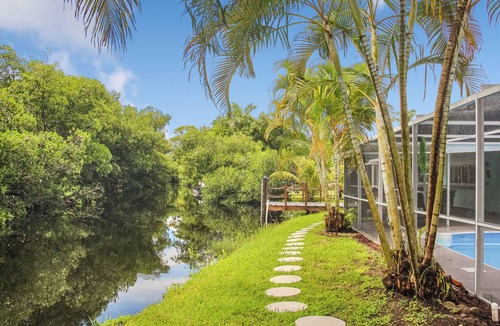 Fort Myers House | Trae snacks y relájate–Frente al agua–Piscina–Cuna –Mascotas– Kayaks–BBQ