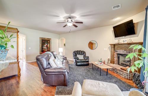 Verdigris House | Trail Access + Patio: Peaceful Tulsa Area Retreat