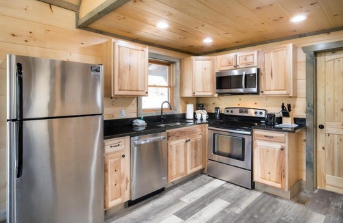 Pittman Center House | Trail Head Cabin Short Walk to Lake