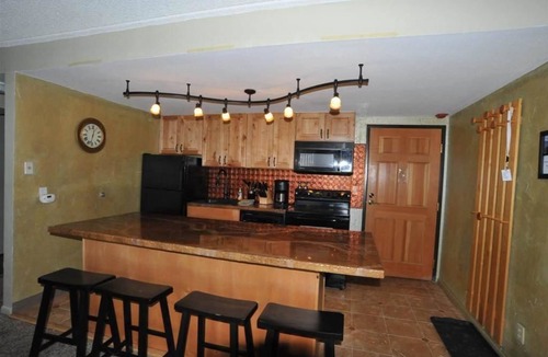 Peak 9 Condo | Trail's End 509 Downtown Condos with on-site Hot Tub