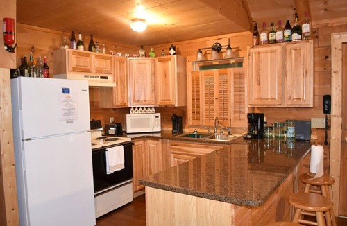 Morganton Cabin | Trail`s End-Hot tub-Wi-Fi,-pets ok-Pool Table-Fireplace-Screened Porch-Activities