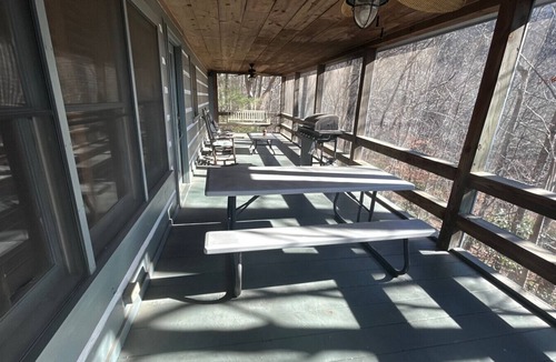 Morganton Cabin | Trail`s End-Hot tub-Wi-Fi,-pets ok-Pool Table-Fireplace-Screened Porch-Activities