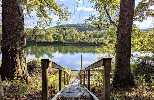 Boswell House | Trail's End River Cabin ~ remote with fiber wifi