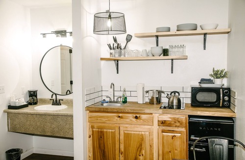 Meeker Hotel | Trailhead Cabins & Lodging
