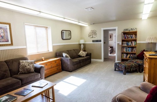 Midvale House | Trailhead Guesthouse