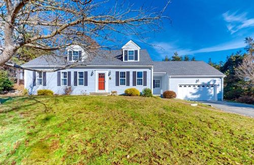 North Falmouth House | Trails & Beach Getaway