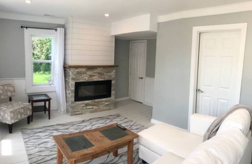 Belleville House | Trails End by the Bay of Quinte & Tracks