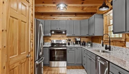 Logan House | Trails End Cabin- Sauna, Arcade, Hot Tub, Firepit