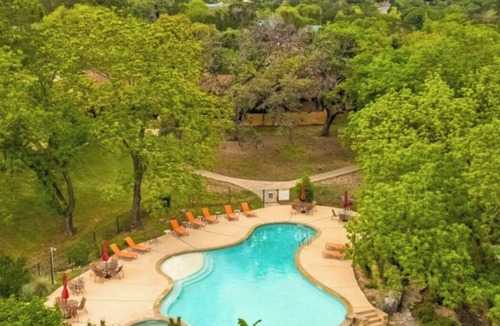 Medina Cabin | Trails End Cabin: Texas Hill Country Resort + Pool