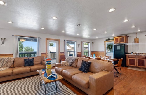 Bryant Cabin | Trails End Cabin with a hot tub, fire pit, & indoor pool!