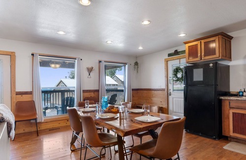 Bryant Cabin | Trails End Cabin with a hot tub, fire pit, & indoor pool!