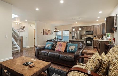 Westbrook Meadows House | Trails End Retreat