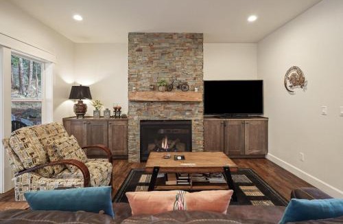 Westbrook Meadows House | Trails End Retreat