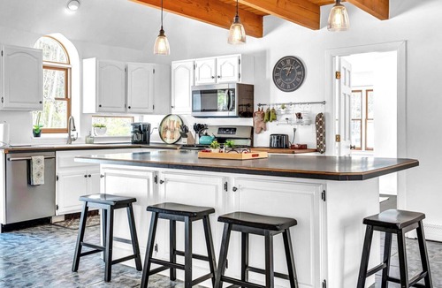 North Conway House | Trails, Kids Loft, Firepit, and Walk to the Village