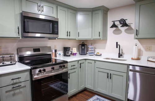 Franklin Apartment | Trails to Ales Applefest Suite 2