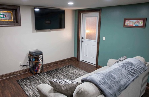 Franklin Apartment | Trails to Ales Applefest Suite 2